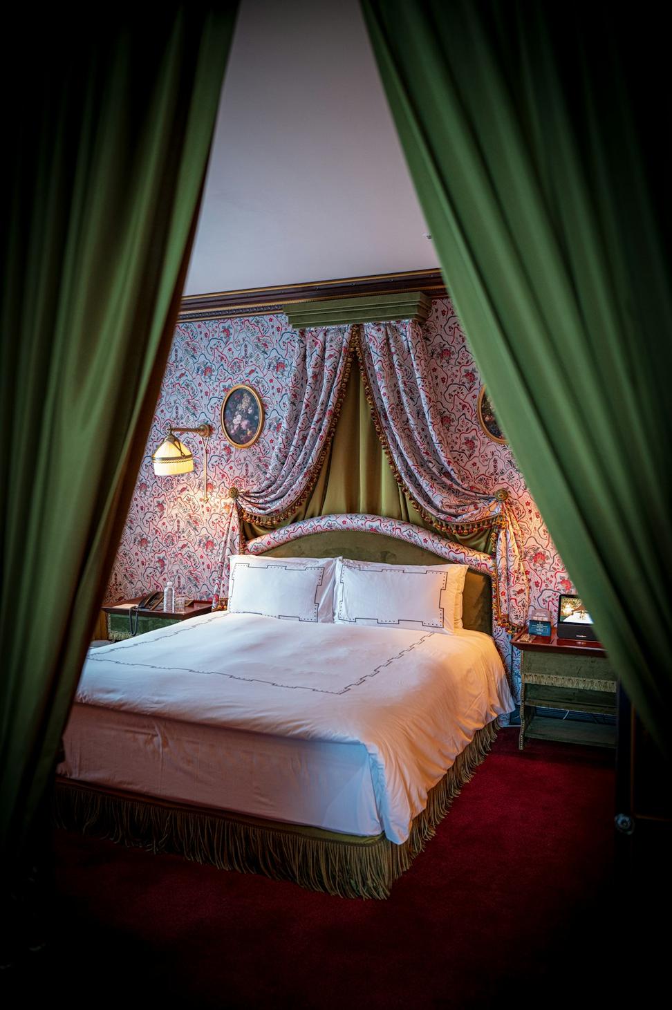 Deluxe Mountain Room